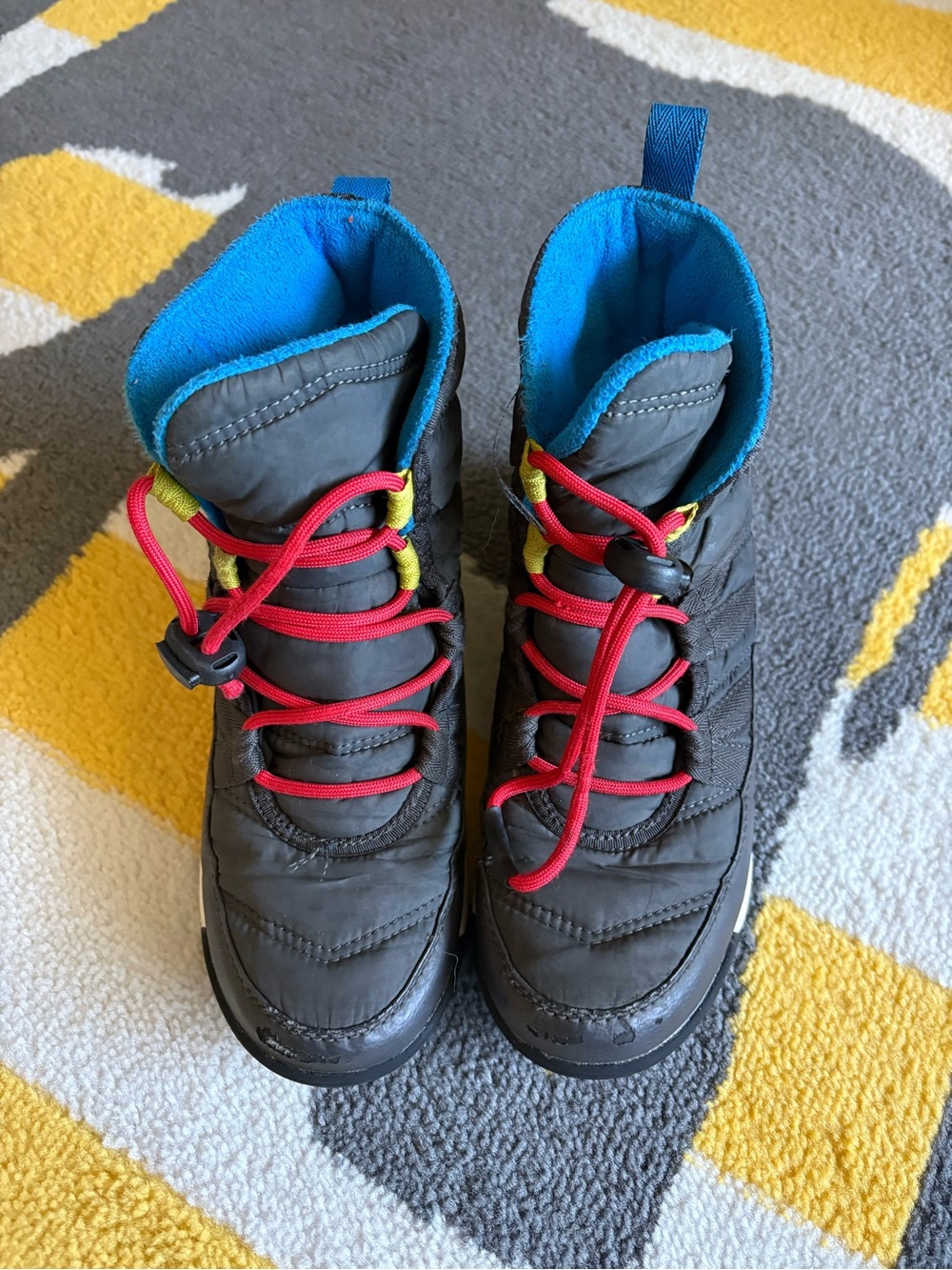Sorel Kids Gray Winter Boots with Blue Lining and Red Laces